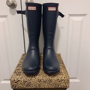 NAVY BLUE NEVER WORN HUNTER BOOTS